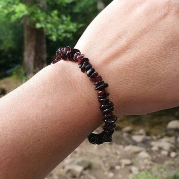 Heart Winning Garnet Chips Bracelet for Unisex