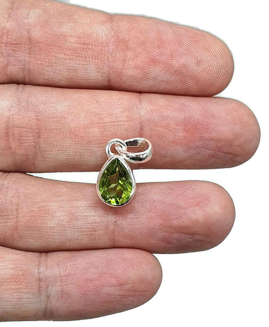 Prosperity & Good Luck Green Peridot Pendant in S-925 Silver